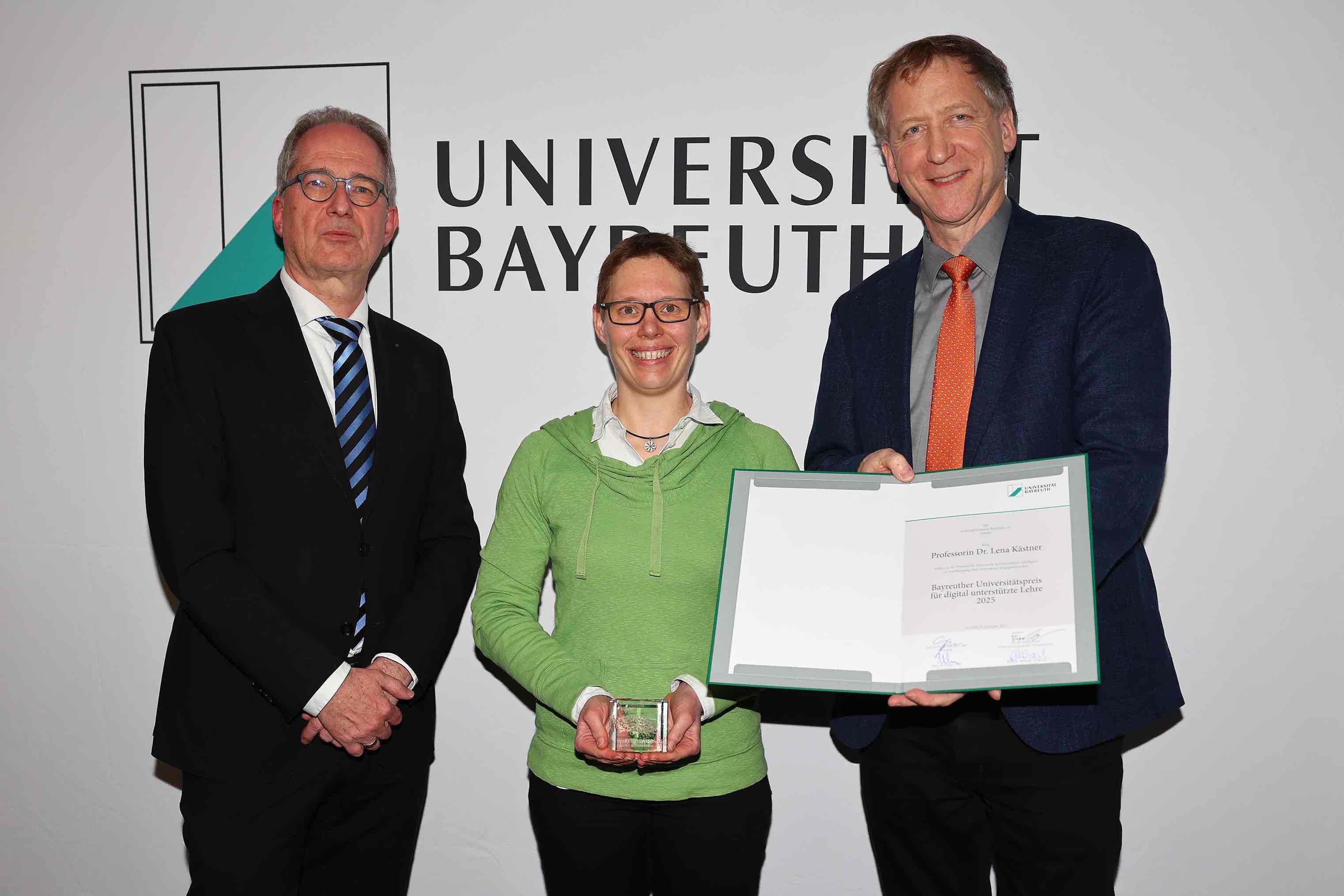 Prof. Dr. Lena Kästner hat 2025 den Universitätspreis für digital gestützte Lehre erhalten